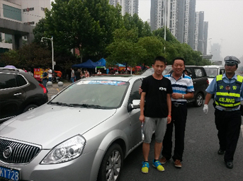 公司開(kāi)展“愛(ài)心送考”活動(dòng)