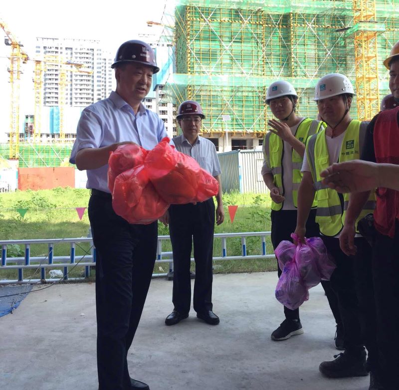 公司開展夏季送清涼活動(dòng)