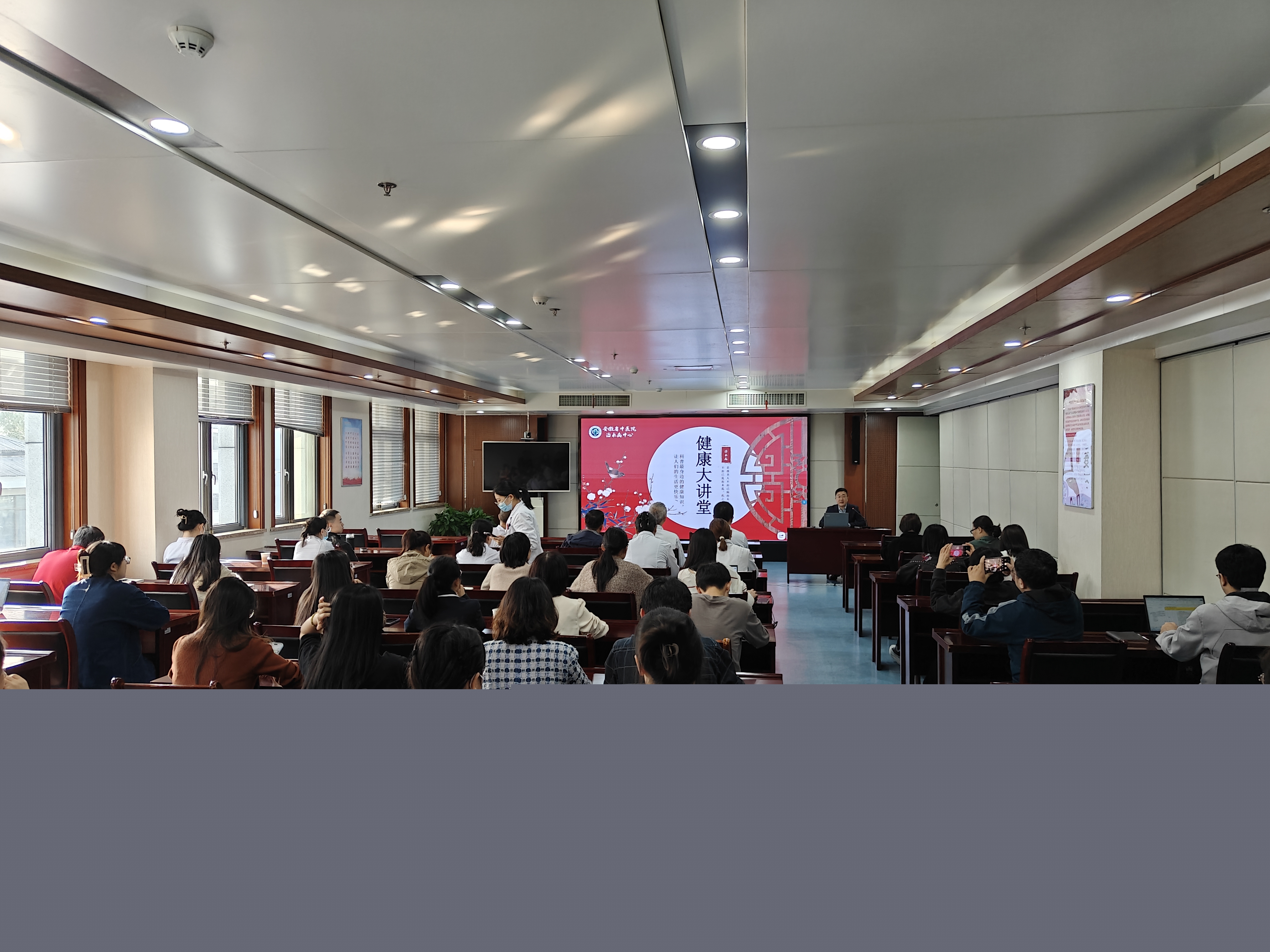 “義診暖人心，共筑健康夢”——皖投置業(yè)公司第三黨支部聯(lián)合安徽中醫(yī)藥大學(xué)第一附屬醫(yī)院治未病黨支部、皮膚科黨支部開展支部共建活動(dòng)